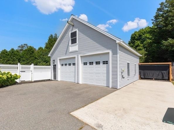 338 Thacher St, Milton MA 02186