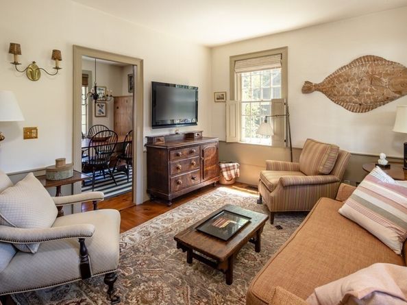 20 Cannon St, Mattapoisett MA 02739