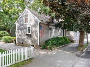 20 Cannon St, Mattapoisett MA 02739