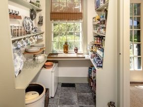 20 Cannon St, Mattapoisett MA 02739