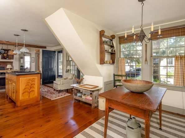 20 Cannon St, Mattapoisett MA 02739