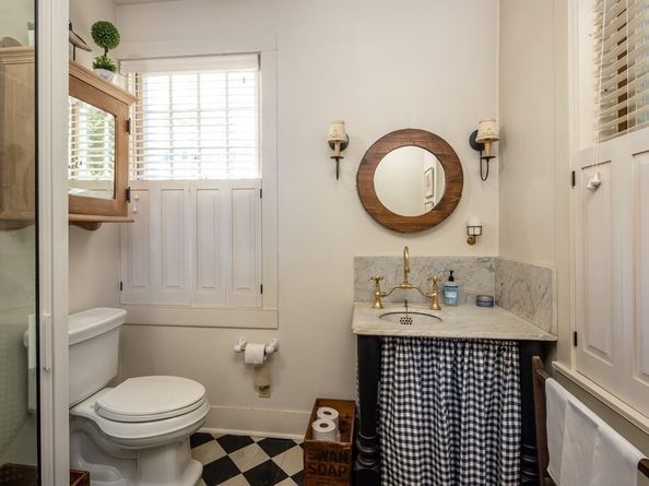 20 Cannon St, Mattapoisett MA 02739