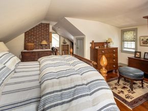 20 Cannon St, Mattapoisett MA 02739
