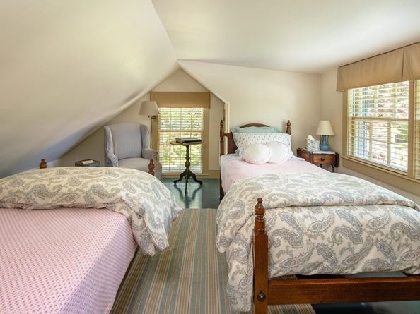 20 Cannon St, Mattapoisett MA 02739