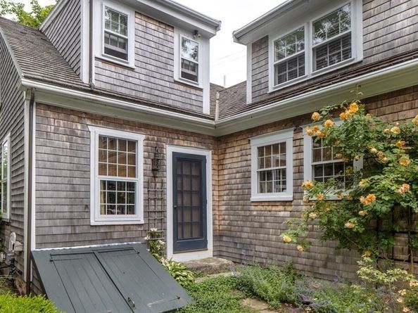20 Cannon St, Mattapoisett MA 02739