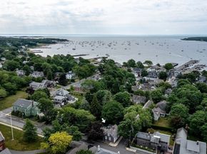 20 Cannon St, Mattapoisett MA 02739
