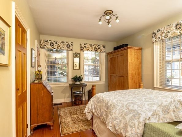 20 Cannon St, Mattapoisett MA 02739