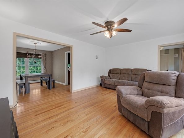 24 Cricket Drive, Sturbridge MA 01566