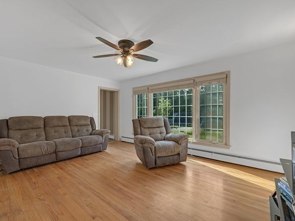 24 Cricket Drive, Sturbridge MA 01566