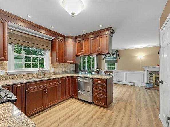 24 Cricket Drive, Sturbridge MA 01566