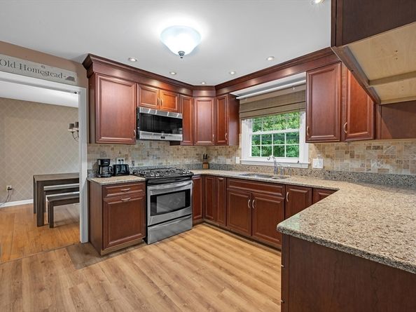 24 Cricket Drive, Sturbridge MA 01566