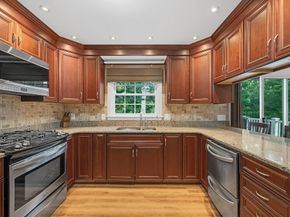 24 Cricket Drive, Sturbridge MA 01566