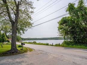 70 Quaboag St, Brookfield MA 01506