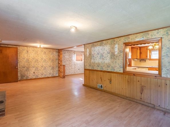 70 Quaboag St, Brookfield MA 01506