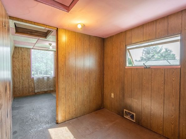 70 Quaboag St, Brookfield MA 01506