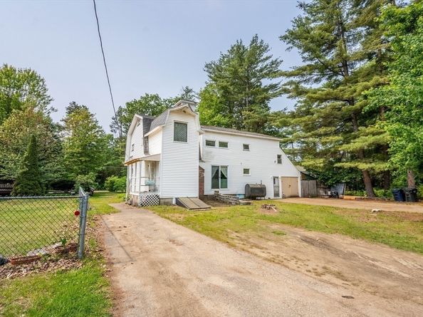 70 Quaboag St, Brookfield MA 01506