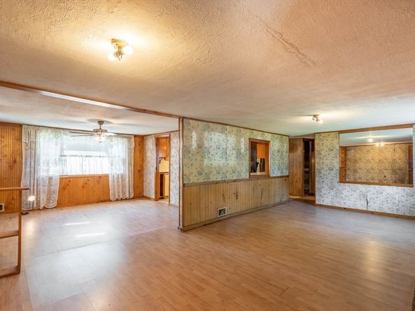 70 Quaboag St, Brookfield MA 01506