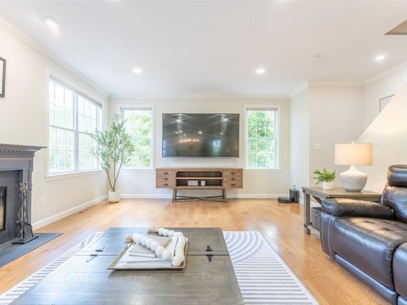 11 Whirty Circle, Hopkinton MA 01748