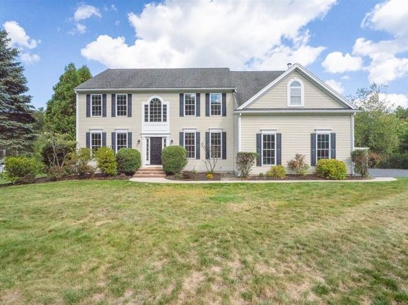 11 Whirty Circle, Hopkinton MA 01748