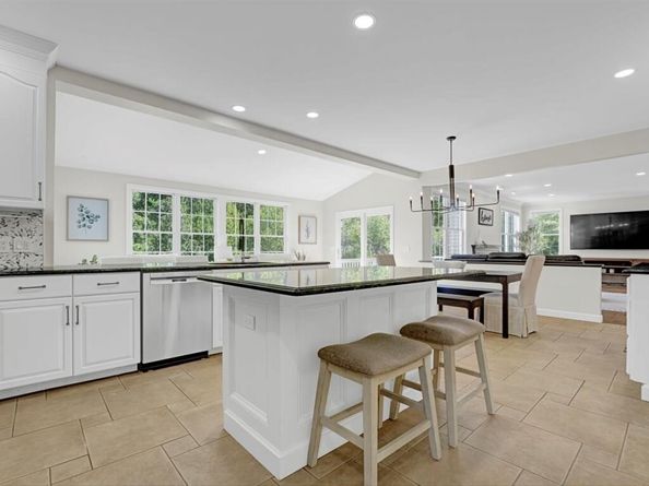 11 Whirty Circle, Hopkinton MA 01748
