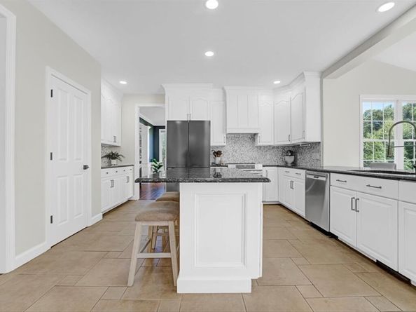 11 Whirty Circle, Hopkinton MA 01748