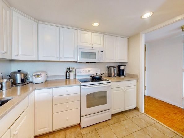 45 Longwood Ave 812, Brookline MA 02446