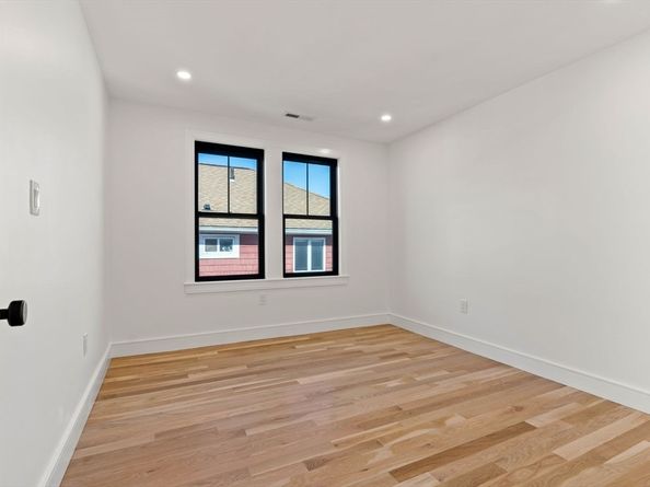 31 Fairfax St, Somerville MA 02144