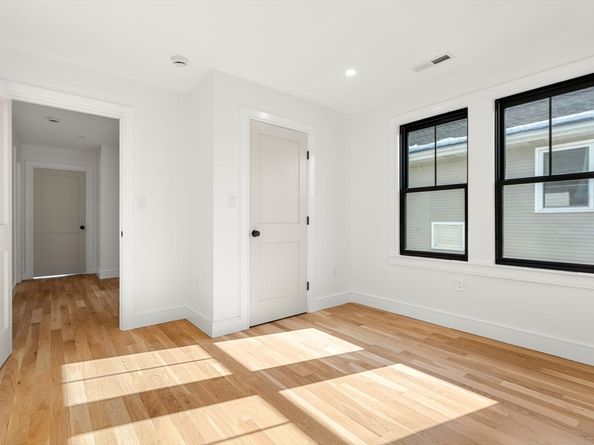 31 Fairfax St, Somerville MA 02144