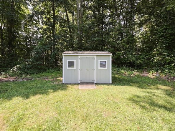 76 Jamestown Rd, Leominster MA 01453