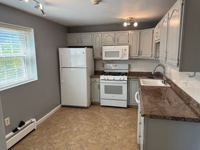 75 Edgelawn 2, North Andover MA 01845
