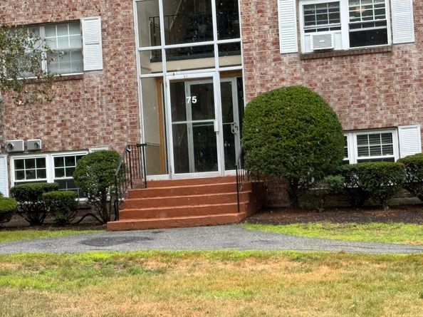 75 Edgelawn 2, North Andover MA 01845