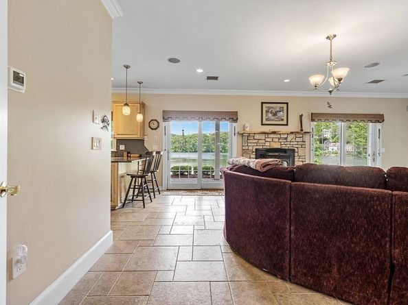 1 Temple Ct, Shrewsbury MA 01545