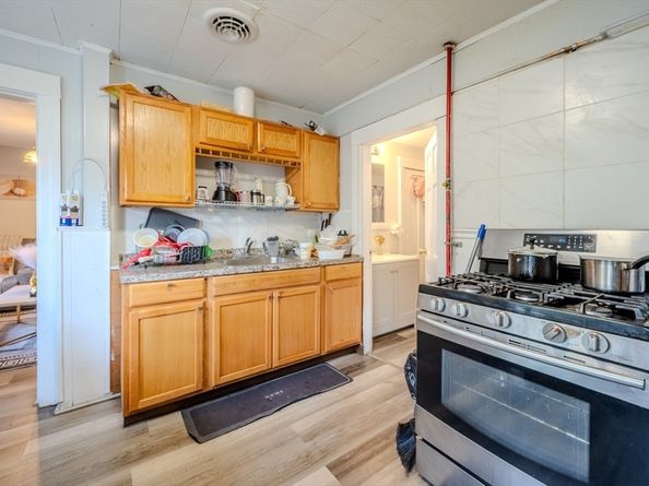 27 Wyman St, Worcester MA 01610