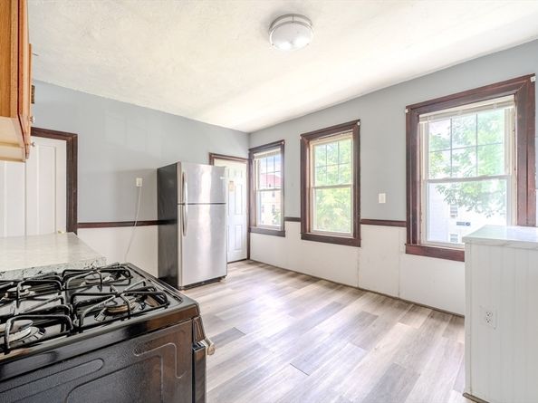 27 Wyman St, Worcester MA 01610