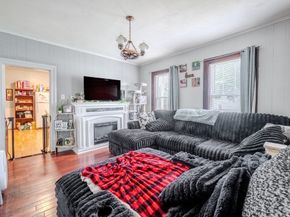 27 Wyman St, Worcester MA 01610