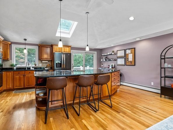 27 Blueberry Hill Rd, Woburn MA 01801
