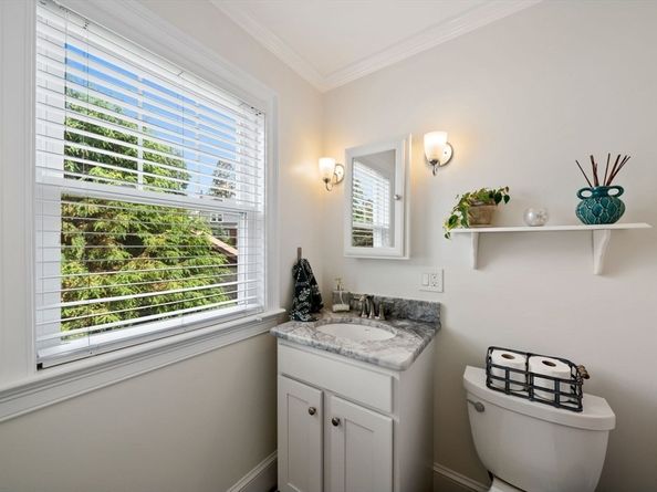 1111 Brook Rd, Milton MA 02186