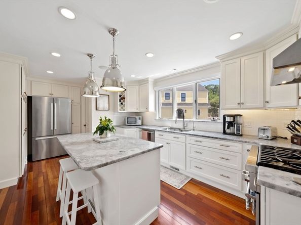 1111 Brook Rd, Milton MA 02186