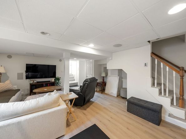 1111 Brook Rd, Milton MA 02186