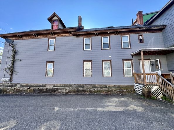 216 Kimball St, Fitchburg MA 01420