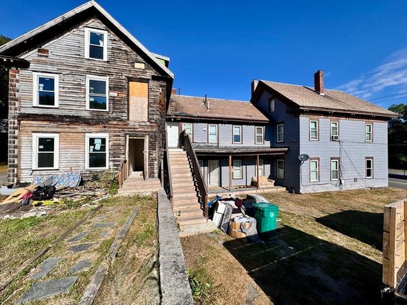 216 Kimball St, Fitchburg MA 01420
