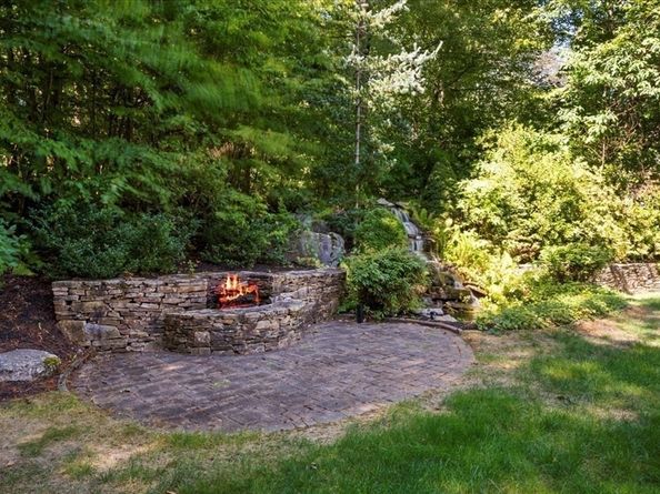9 Auburn Rd, Millbury MA 01527