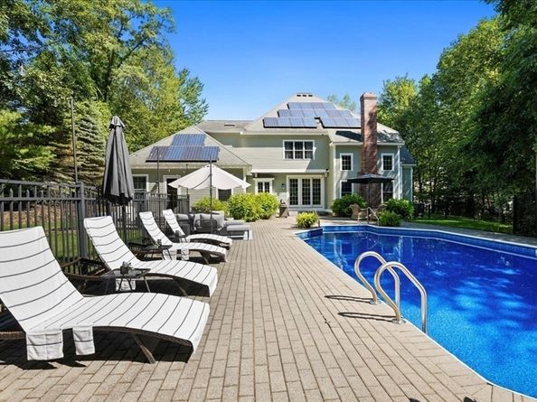 9 Auburn Rd, Millbury MA 01527