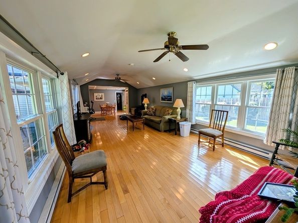 10 Harrington Rd, Charlton MA 01507