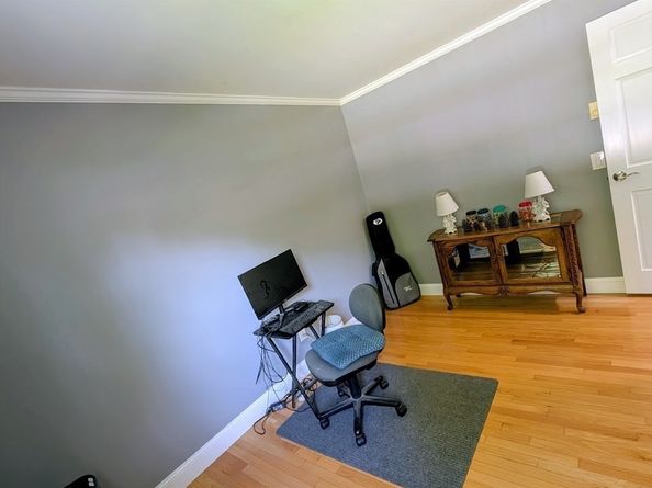 10 Harrington Rd, Charlton MA 01507