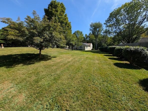 10 Harrington Rd, Charlton MA 01507