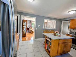 10 Harrington Rd, Charlton MA 01507