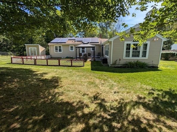 10 Harrington Rd, Charlton MA 01507