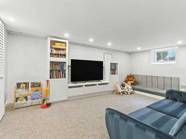 9 Rustic Rd, Stoneham MA 02180
