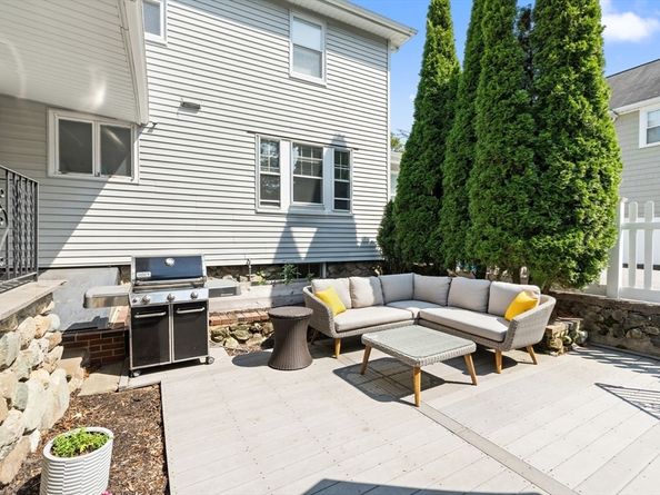 9 Rustic Rd, Stoneham MA 02180